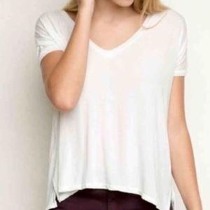 BRANDY MELVILLE LOW CUT BOXY TEE